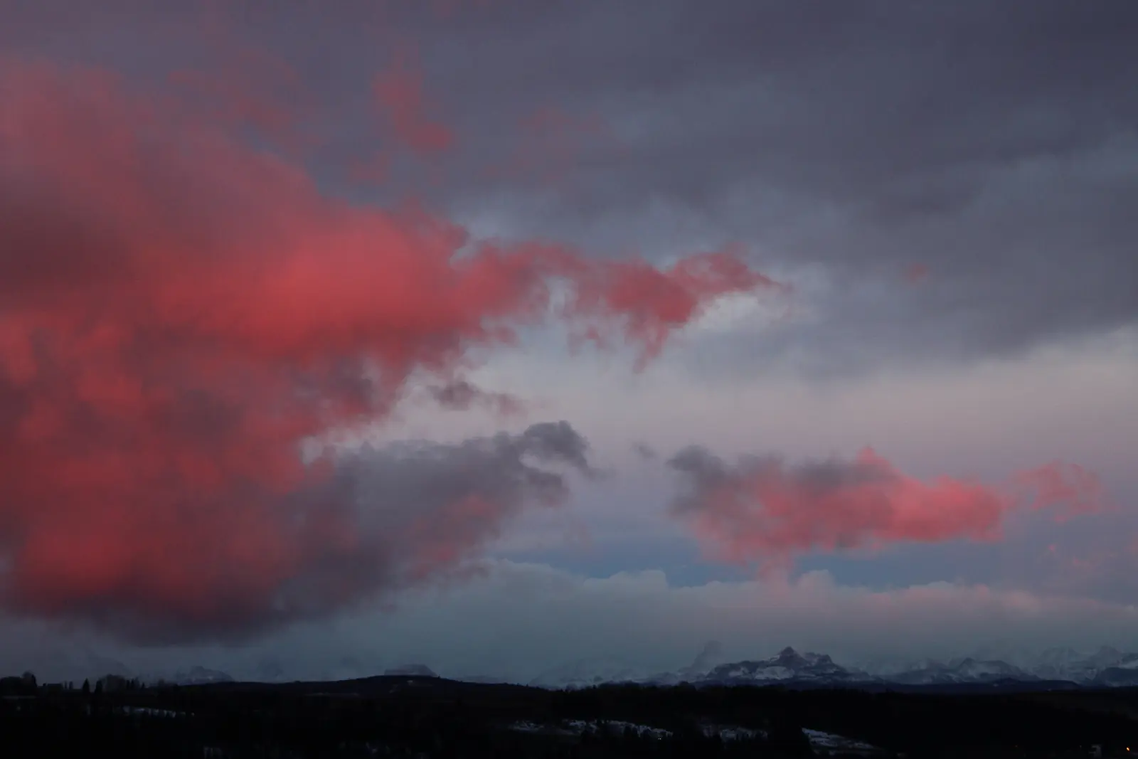 Web design in GlenEagles, Cochrane, Alberta — Dawn over Cochrane, Alberta — GlenEagles overlooks the Bow River valley and Rocky Mountains